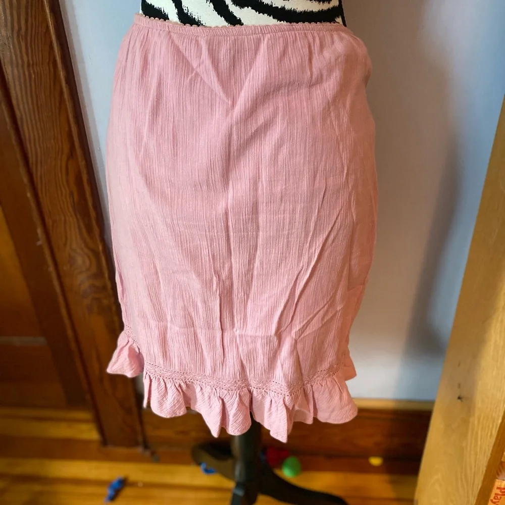 Delia’s pink flirty skirt size small